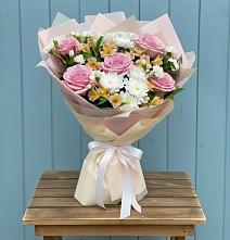 Букет цветов из:  Гвоздики, Орхидеи и Розы в Лысогорской