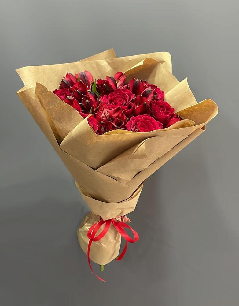 Букет цветов из: Альстромерии и Розы в Лысогорской