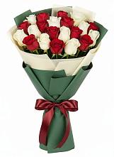 Букет Микс из красных и белых роз в Лысогорской