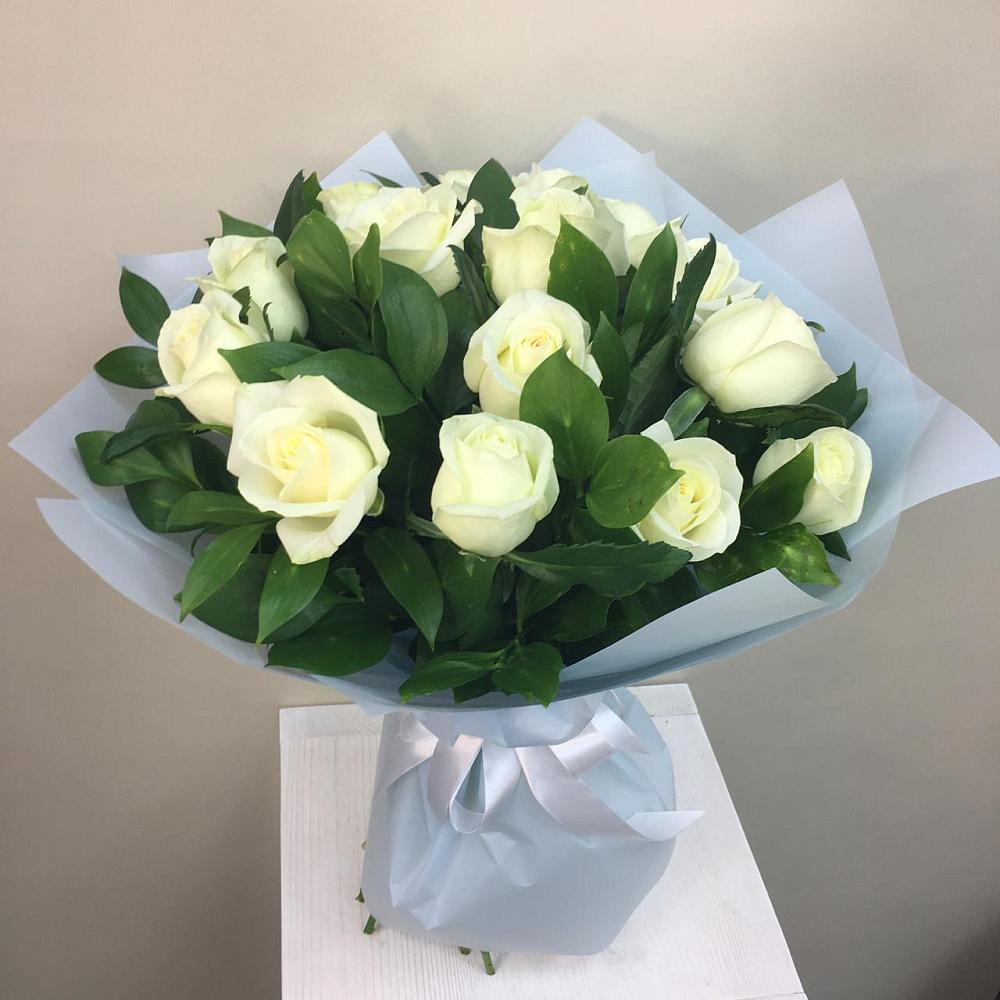 Букет 15 Белых роз Проуд в Лысогорской