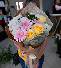Букет цветов из:  Герберы, Розы и Хризантемы в Лысогорской