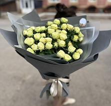 Букет Белые кустовые розы Солинеро в Лысогорской