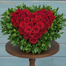 Цветочная композиция из Розы в виде сердца в Лысогорской