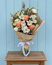 Букет цветов из:  Альстромерии, Лизиантусы, Розы и Хризантемы в Лысогорской