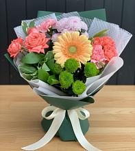 Букет цветов из:  Гвоздики, Розы, Герберы и Хризантемы в Лысогорской
