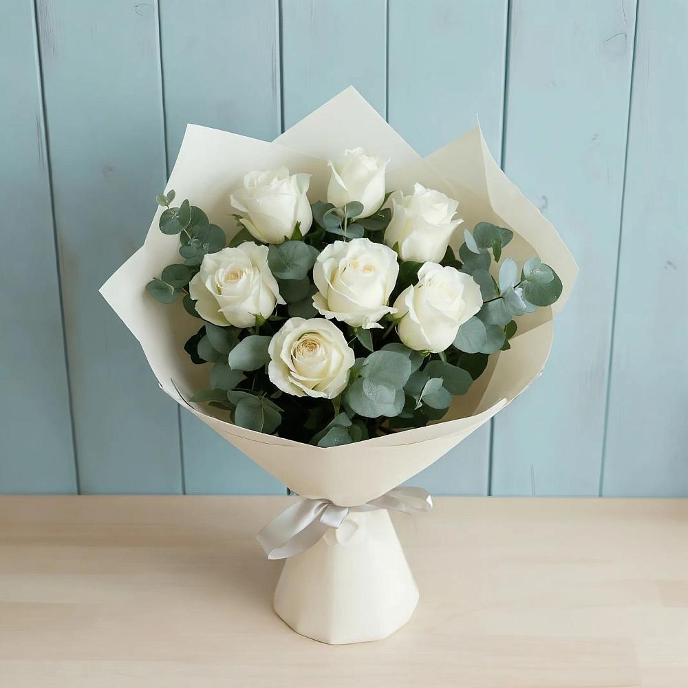 Букет Белые розы в Эвкалипте в Лысогорской