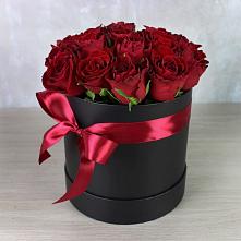 Цветочная композиция из Розы в шляпной коробке в Лысогорской