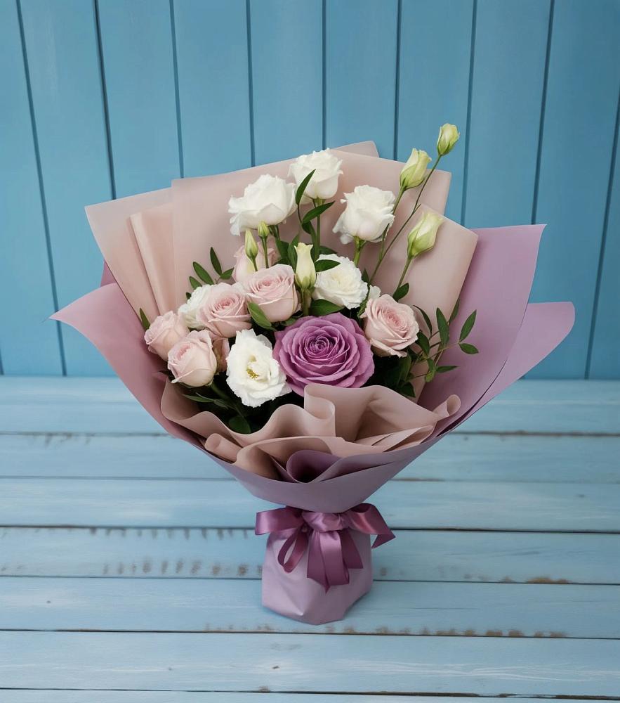 Букет цветов из: Розы и Лизиантусы в Лысогорской